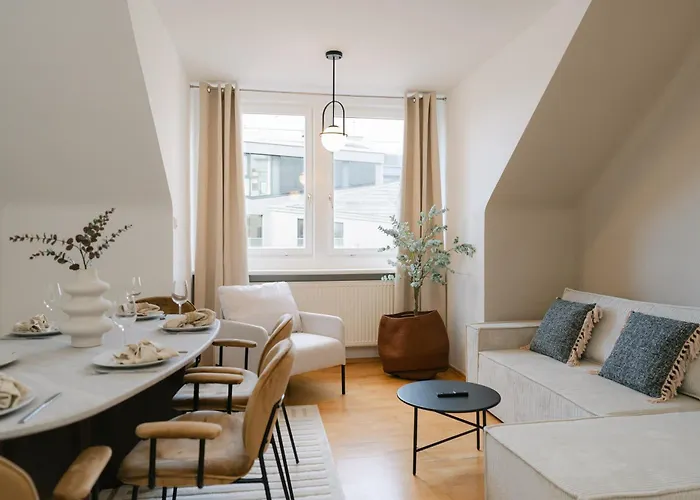 Comfy For 4-6, 5 Min To Center, Metro & Free Parking Apartment *