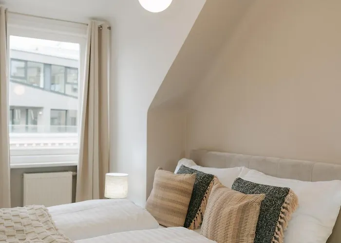 Comfy For 4-6, 5 Min To Center, Metro & Free Parking Apartment *