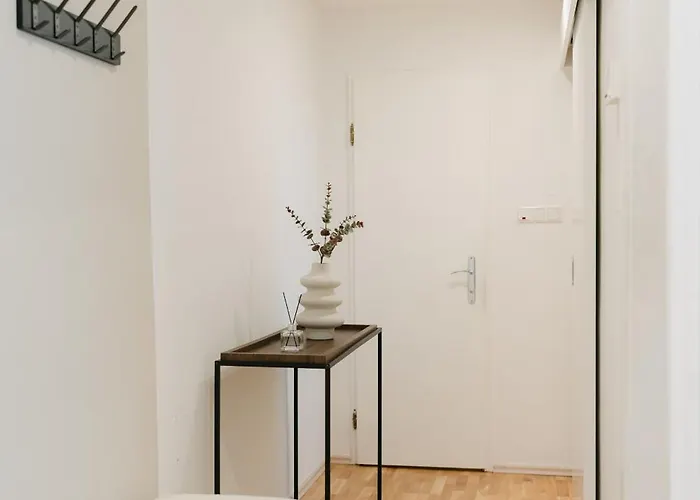 Comfy For 4-6, 5 Min To Center, Metro & Free Parking Wien