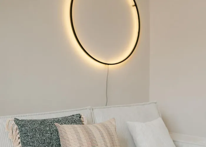 Apartment Comfy For 4-6, 5 Min To Center, Metro & Free Parking