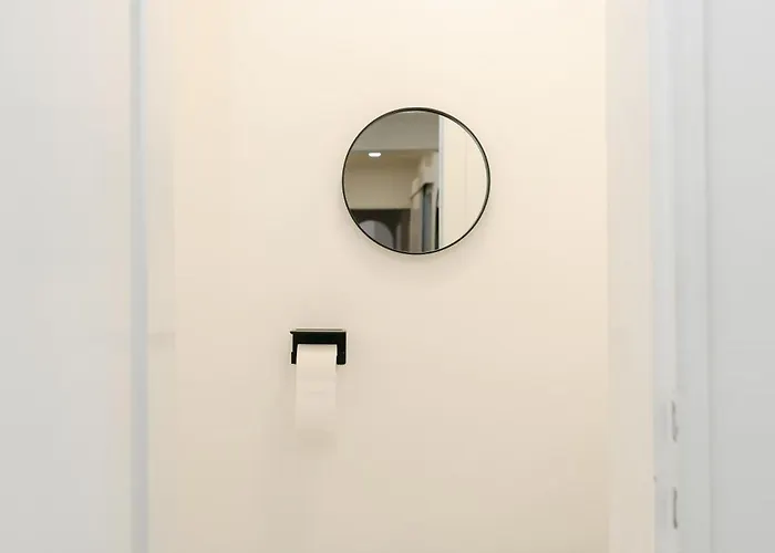 Apartment Comfy For 4-6, 5 Min To Center, Metro & Free Parking *