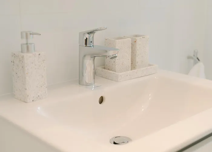 Comfy For 4-6, 5 Min To Center, Metro & Free Parking Apartment Wien
